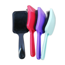 Escova Raquete Desembaraçadora de Cabelos (cores Variadas) Escova Raquete Desembaraçadora de Cabelos (cores Variadas)